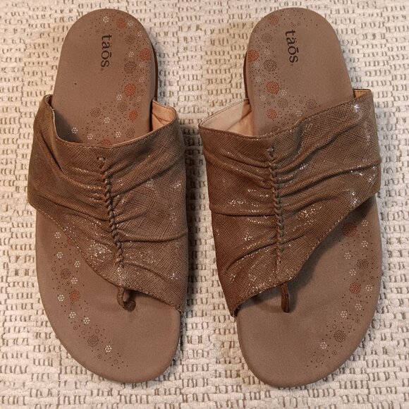 Taos women's 'Gift 2' sparkly ruched leather thongs flip flops sz 12 - Picture 2 of 13